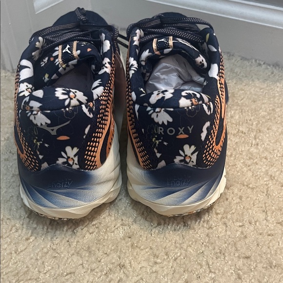 Mizuno Roxy Wave Rider sneakers - Picture 3 of 5